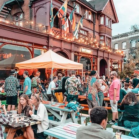 Hootananny Hostel Лондон Экстерьер фото