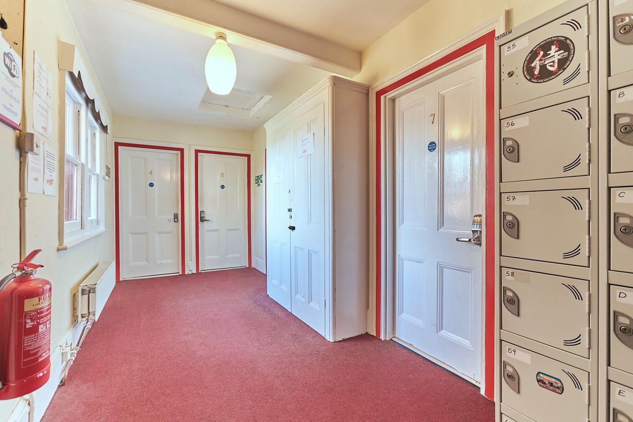 Hootananny Hostel Лондон Экстерьер фото