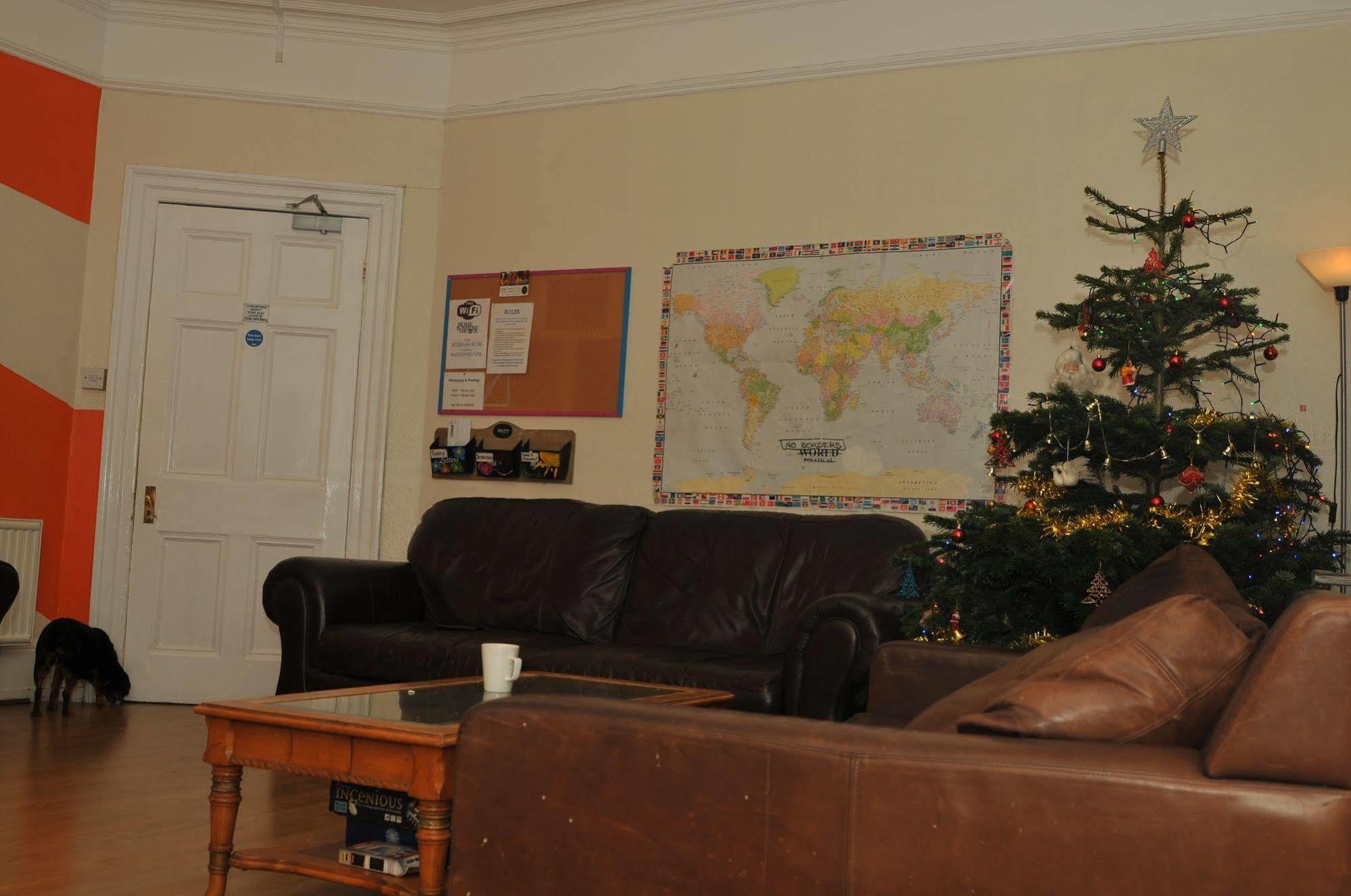 Hootananny Hostel Лондон Экстерьер фото