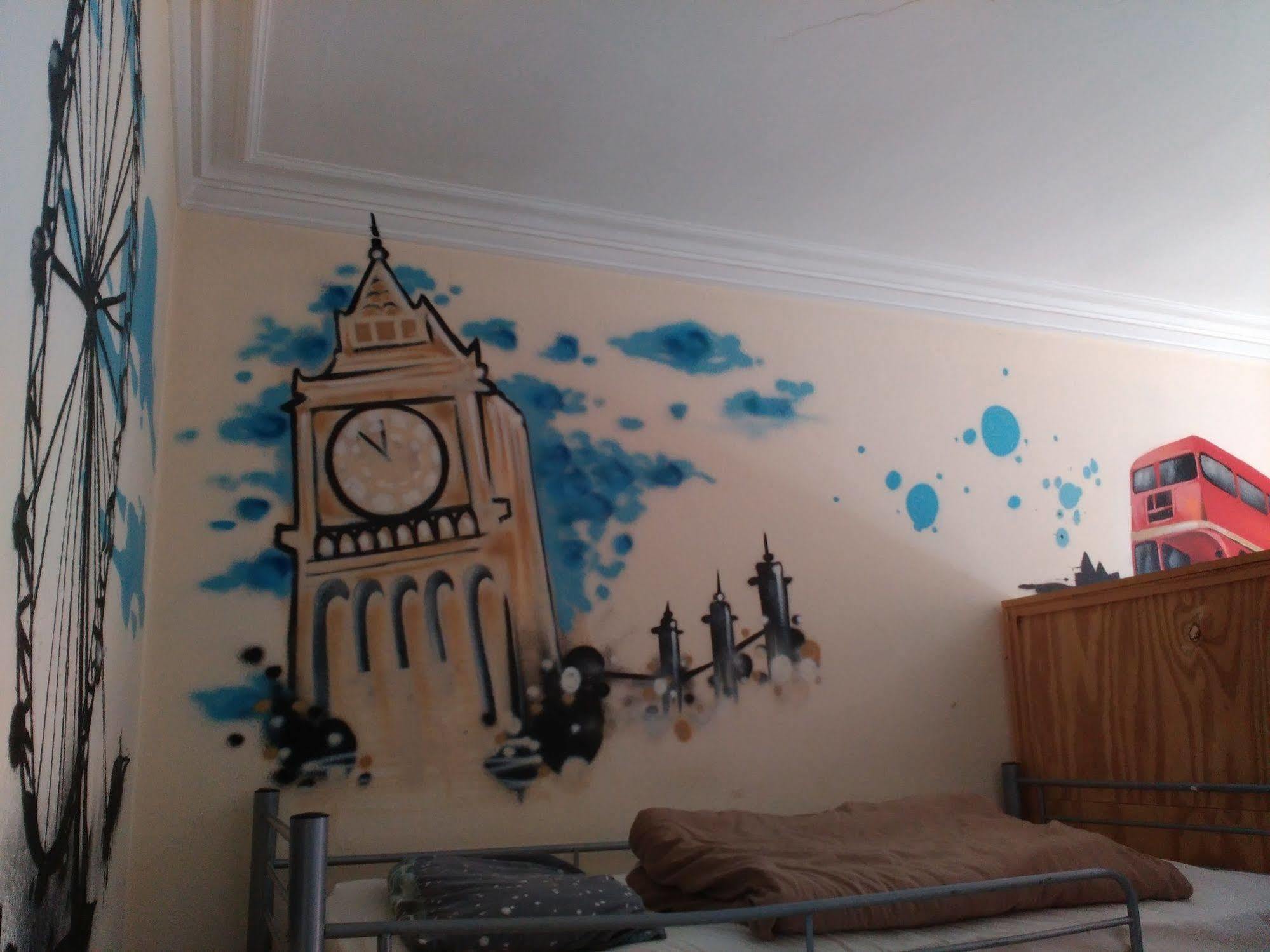 Hootananny Hostel Лондон Экстерьер фото