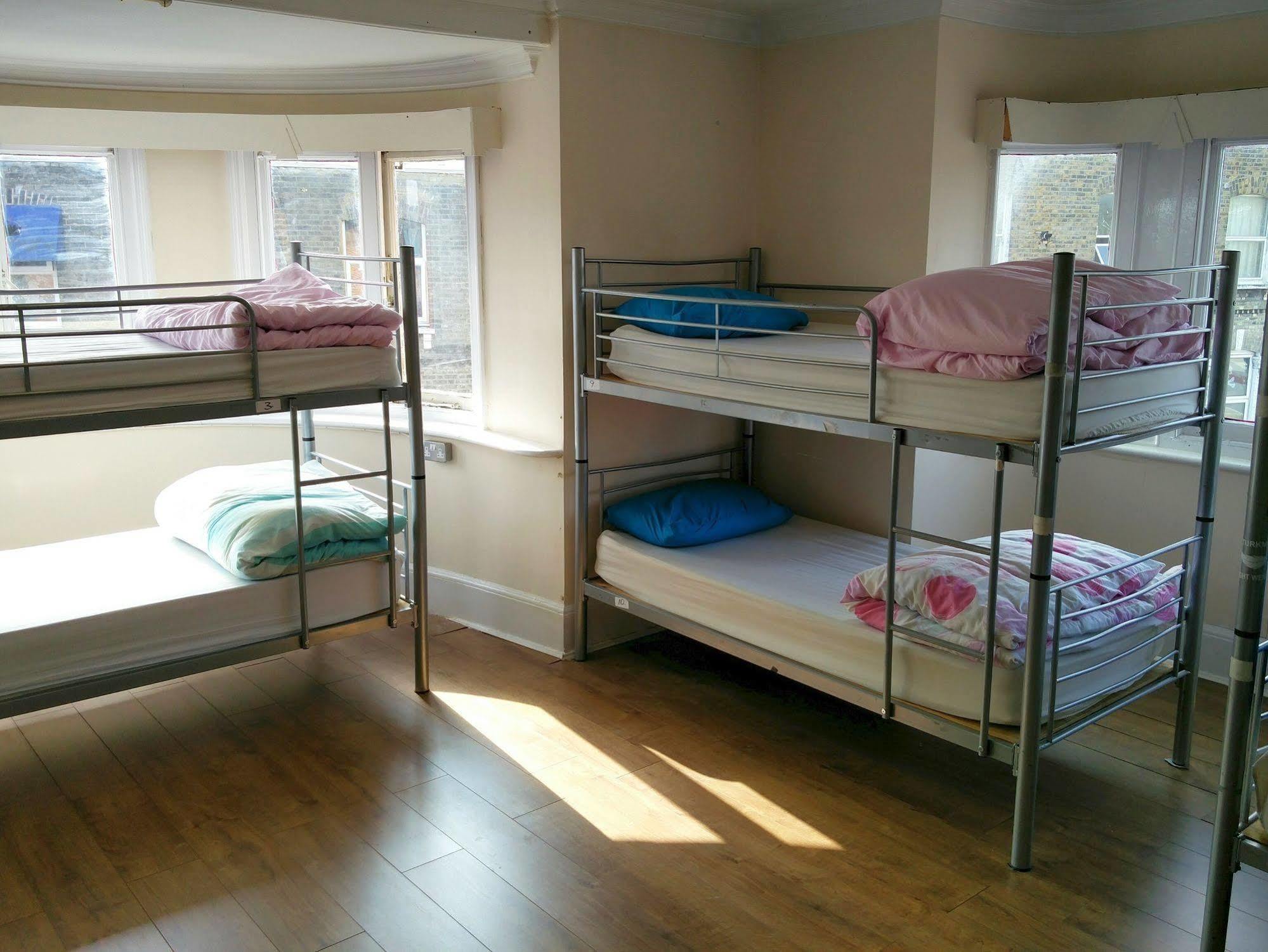 Hootananny Hostel Лондон Экстерьер фото