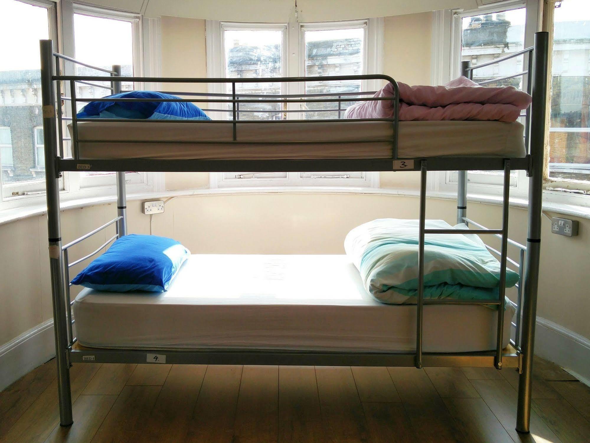 Hootananny Hostel Лондон Экстерьер фото