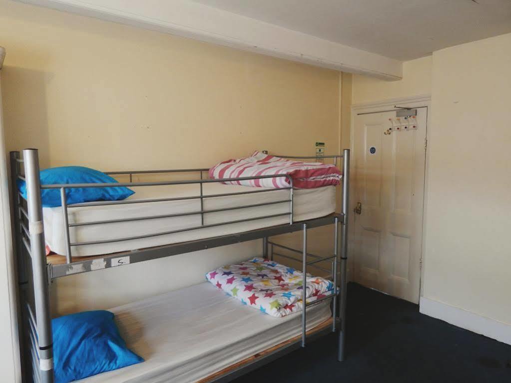 Hootananny Hostel Лондон Экстерьер фото