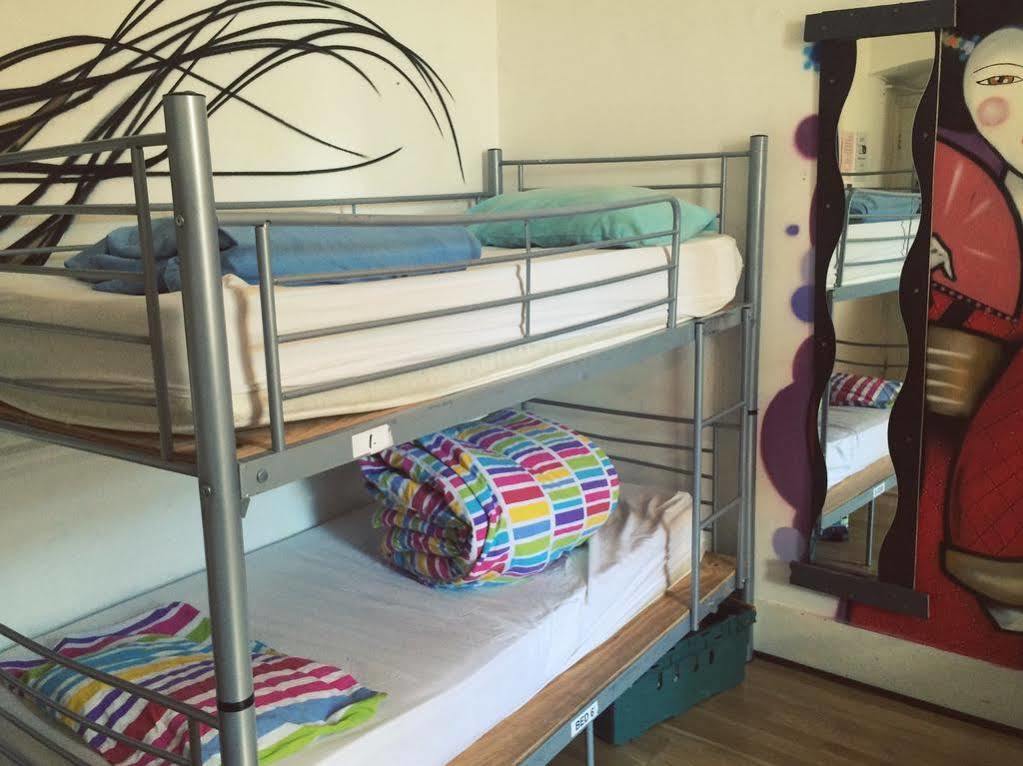 Hootananny Hostel Лондон Экстерьер фото